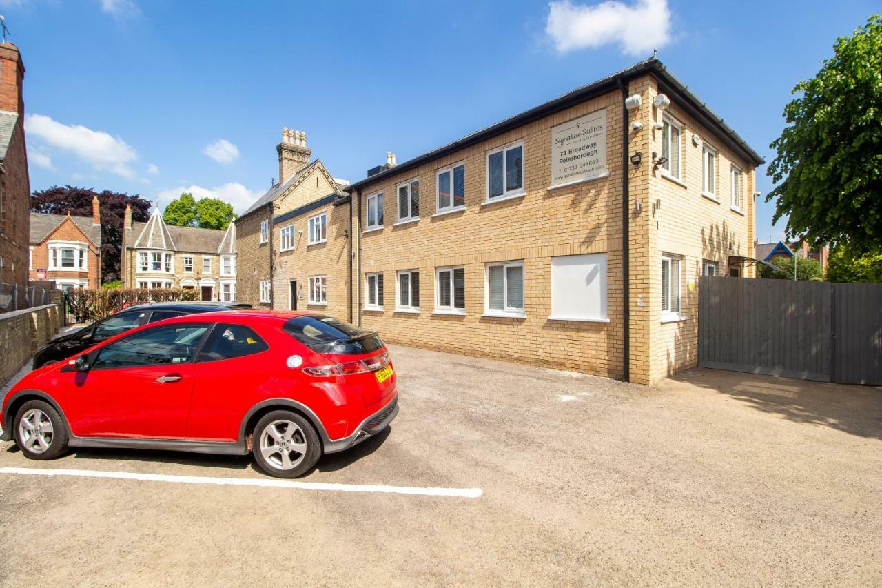 Signature Suites Peterborough Buitenkant foto